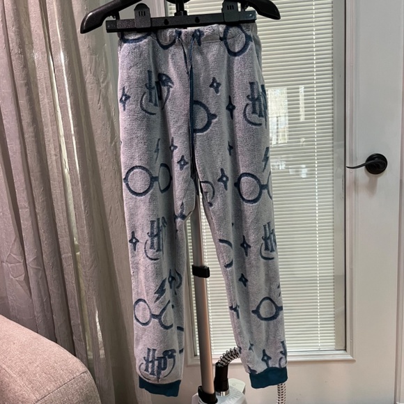 EUC Harry Potter Pajama Set for Ladies/Girls; Harry Potter Wizarding World - Picture 9 of 15